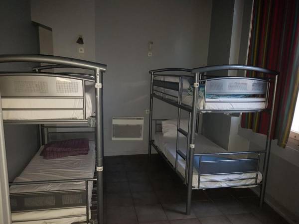 Lit dans Dortoir Masculin